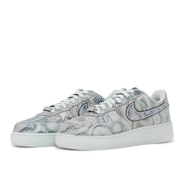 Nike x Kobe Bryant Wmns Air Force 1 Low "Lenticular" grau 98628 1