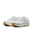 Nike   Wmns Zoom Vomero 5 weiß 88667 1