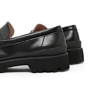 Buy Clarks Originals Yukoner Penny in black | 26185705 | solebox