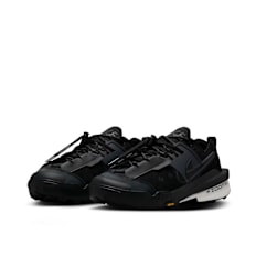 Nike Wmns Zegamadome SP x Sacai zwart