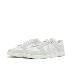 Nike   Wmns Dunk Low "Suede Photon Dust" grau